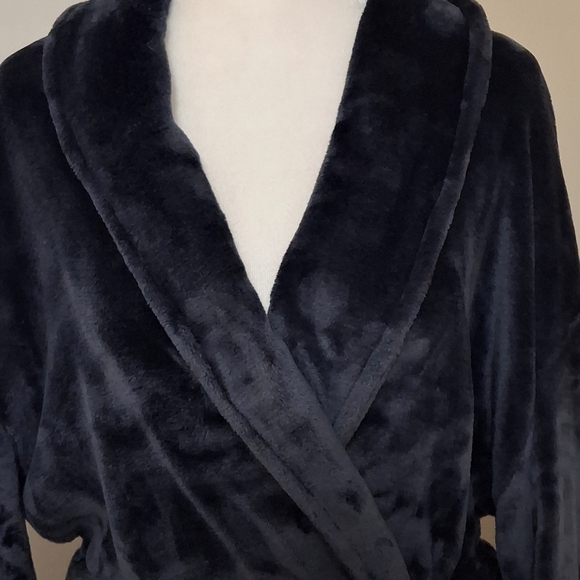 Luxurious Navy Plush Robe - Picture 1 of 7
